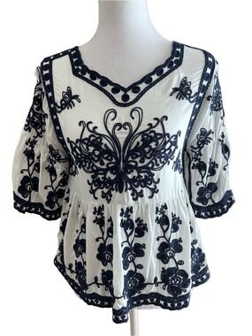 Kindred Boho Embroidered Floral Butterfly Peasant Top - Size M